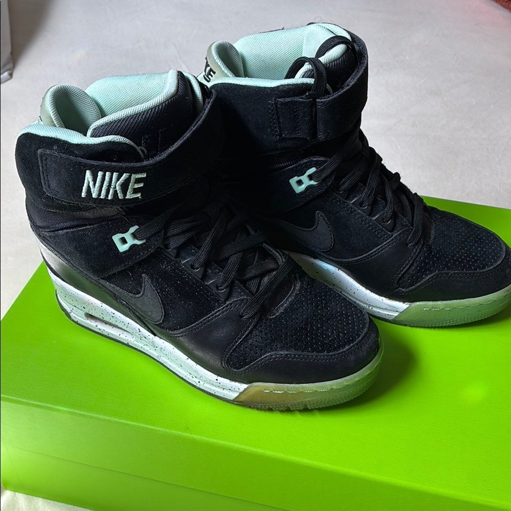 Nike AIR Revolution Sky Hi Wedges Sneakers